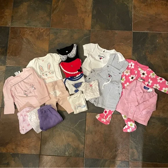EUC 3-6M baby girls’ clothing bundle - Picture 1 of 4